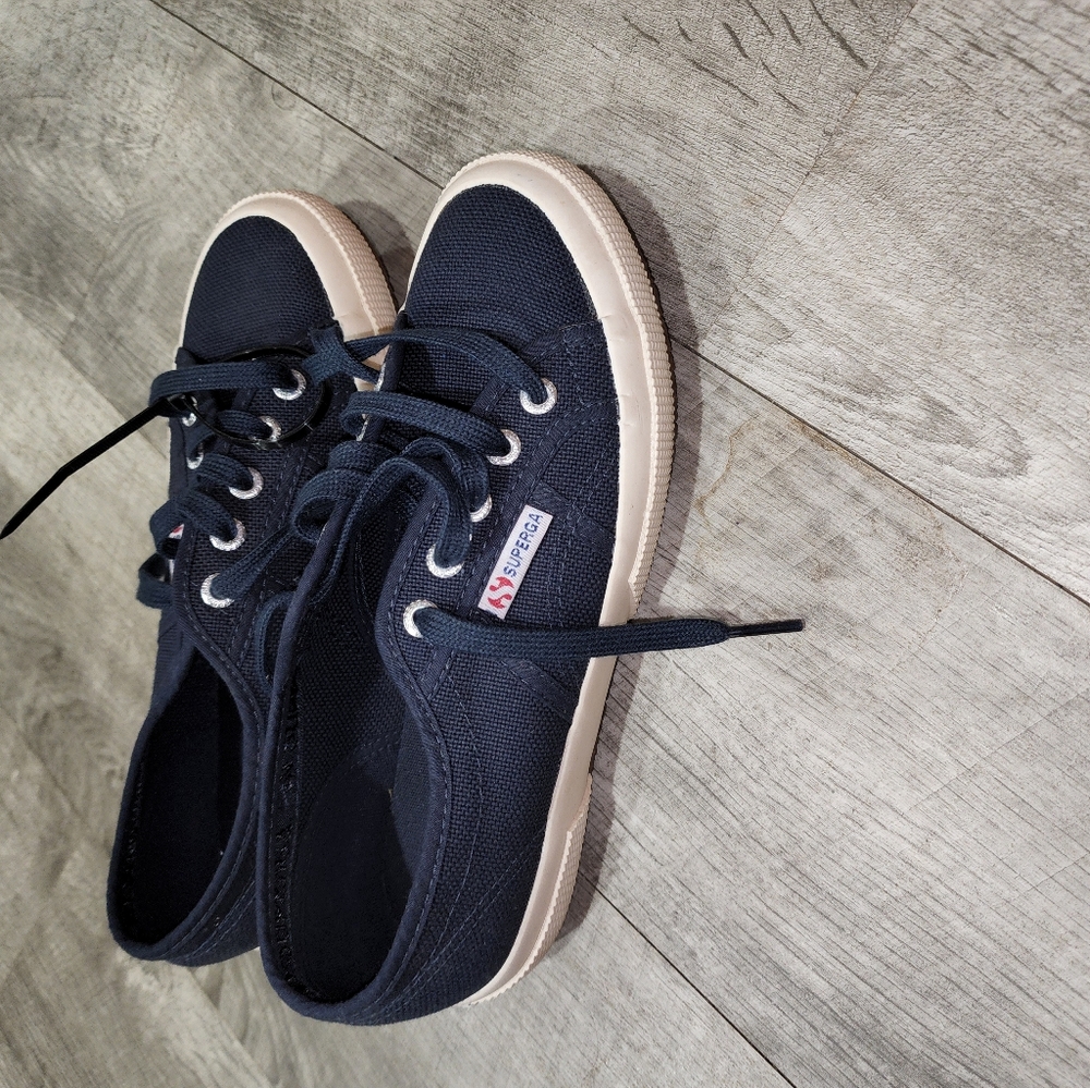 Supergra tennis shoes